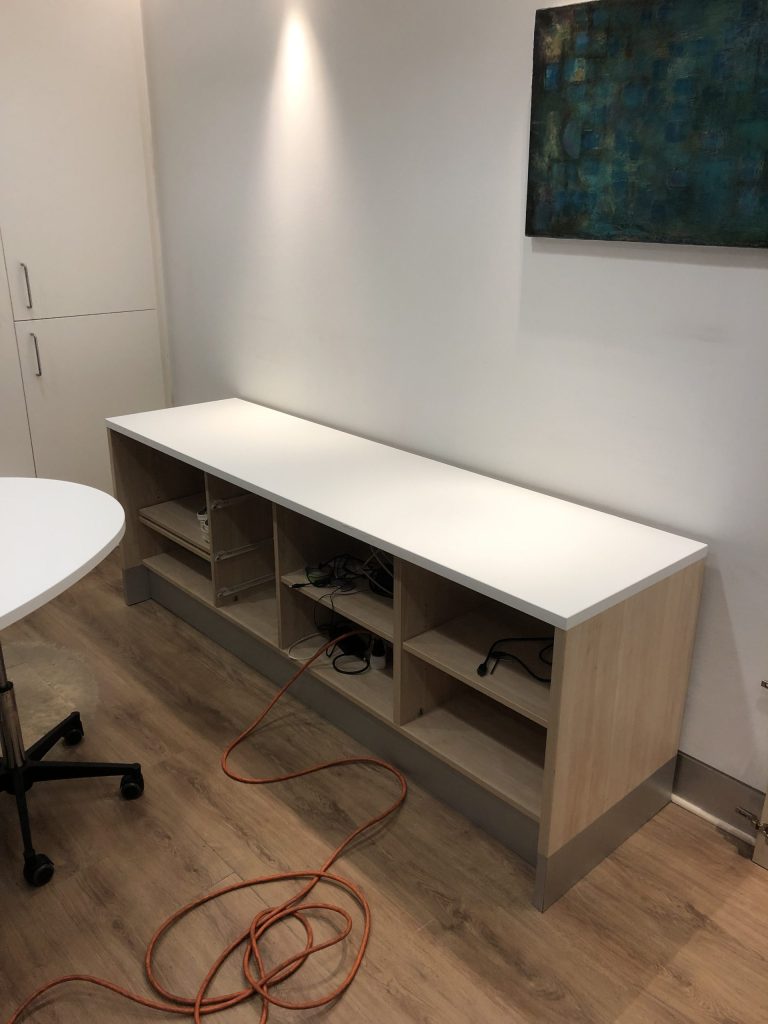 cabinet-cardiologie-abdelli-lettrage-cloisons-habillage-mobilier-6