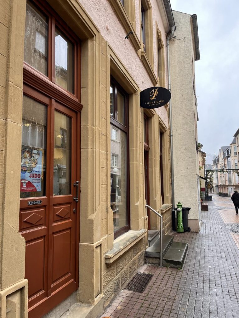 salon-figaro-enseigne-vitrine-1