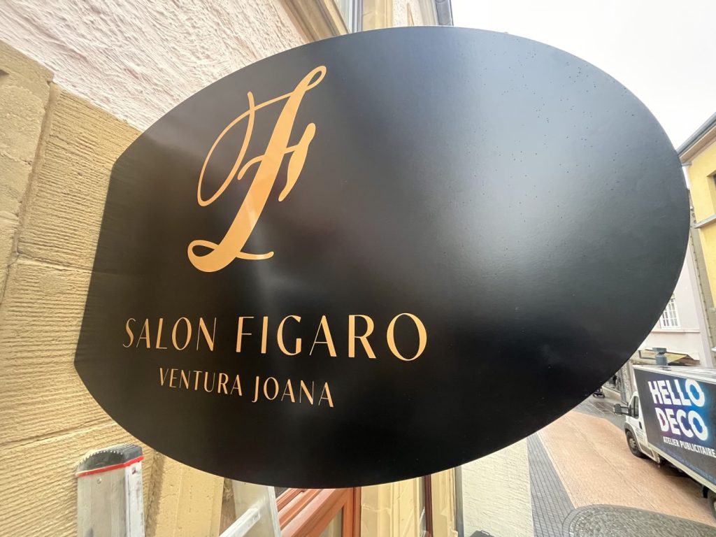 salon-figaro-enseigne-vitrine-2