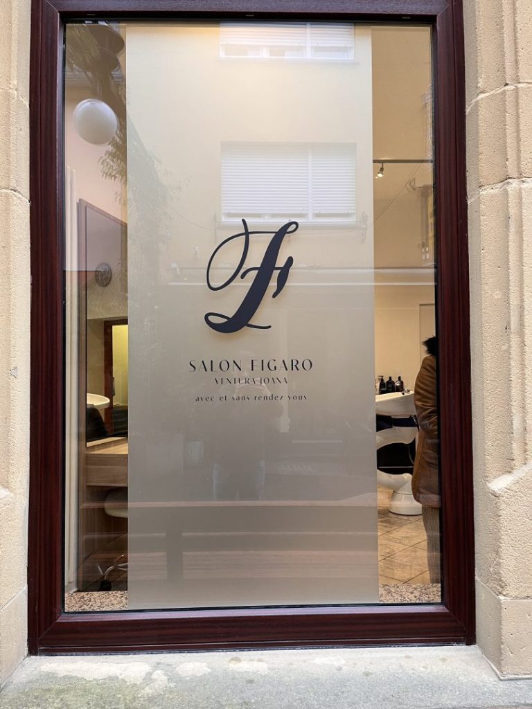 salon-figaro-enseigne-vitrine-4