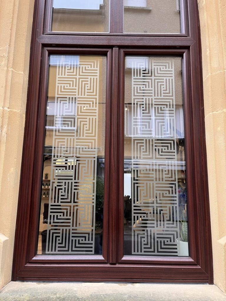 salon-figaro-enseigne-vitrine-6