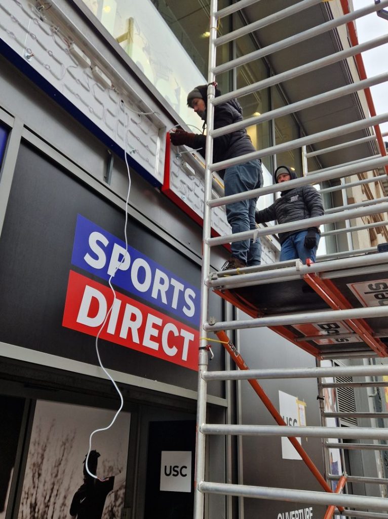 sportsdirect-enseignes-sur-mesure-1