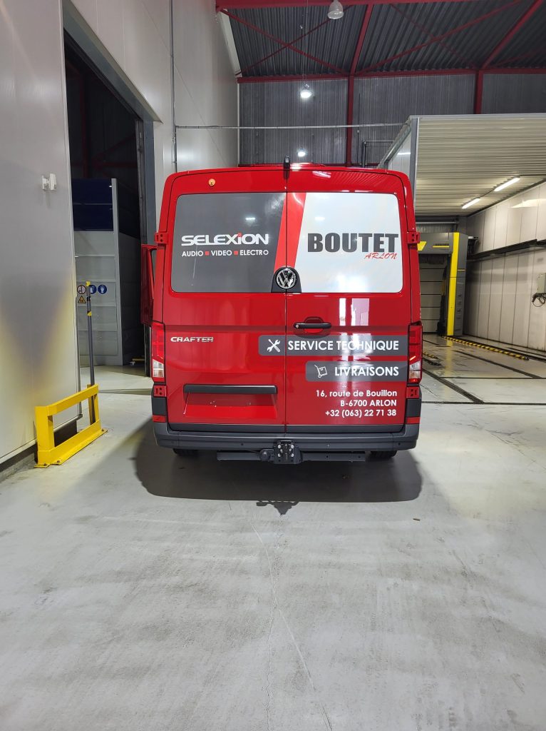 boutet-lettrage-camionnettes-1-scaled-766x1024