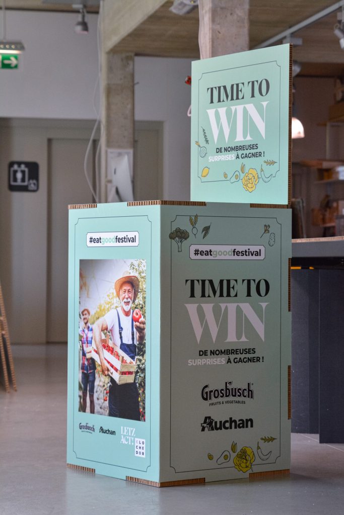 cloche-dor-urne-1-scaled-683x1024