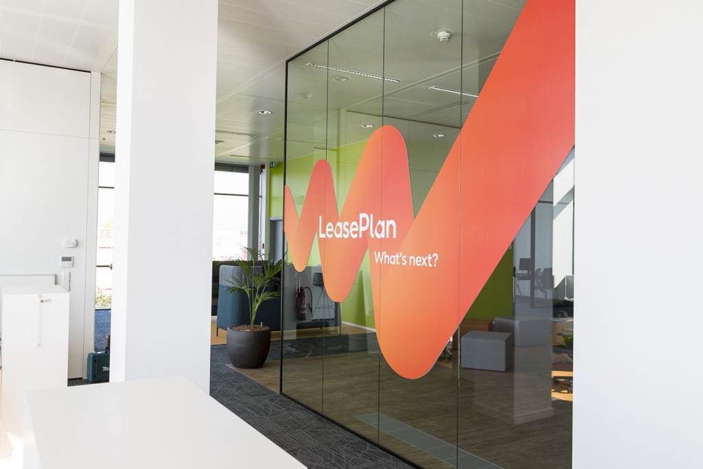 habillage-vitrine-bureaux-04