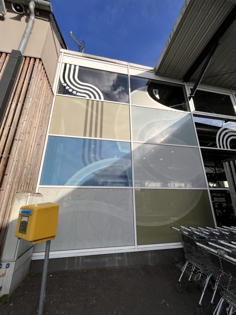 pallcenter-transformation-vitrine-7-scaled-768x1024