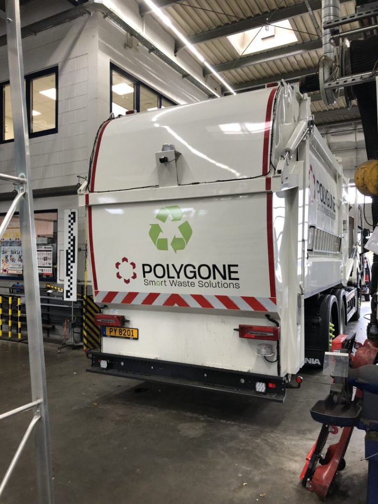 polygone-lettrage-camion-presse_5-768x1024