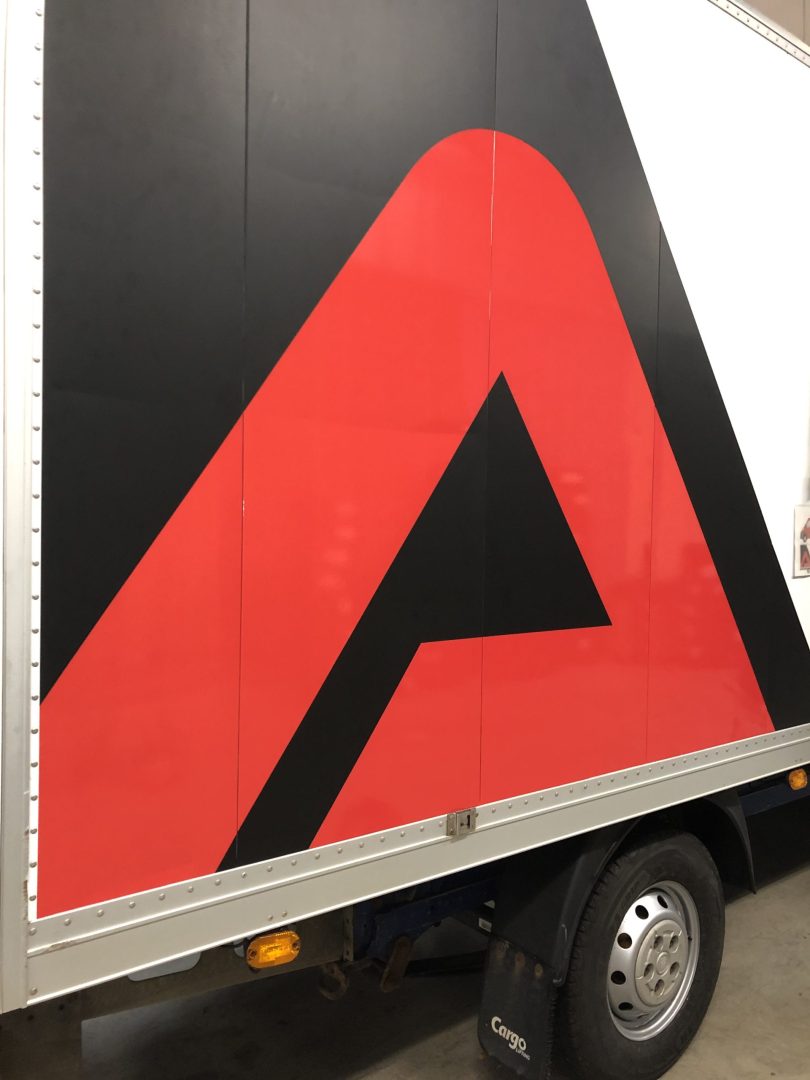 alpha-pneus-lettrage-camionnette-3-scaled